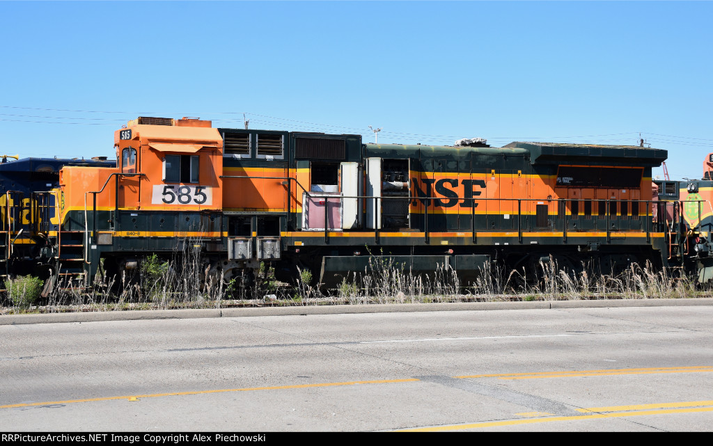 BNSF 585